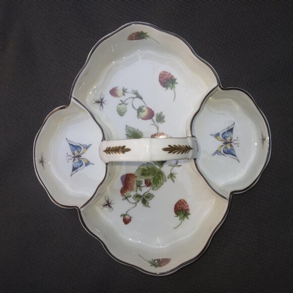 Adorable Vintage White Bone China Nantucket Strawberry/Butterfly Handled Porcela - Picture 4 of 13